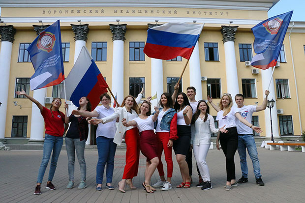 День Государственного флага Российской Федерации отметили в воронежском медуниверситете
