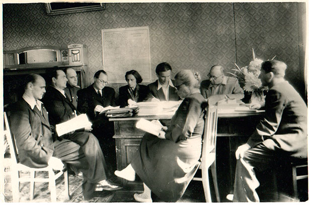 заседание-приемной-комиссии.-Второй-слева-ректор-Одноралов.-к.1950-г.jpg