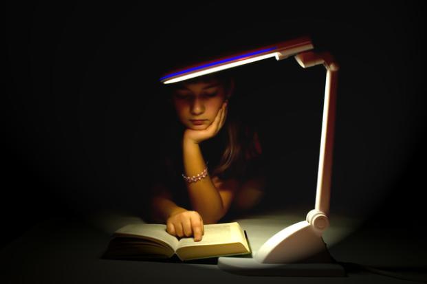 Интернет-проект "Офтальмолог рядом". Вредно ли чтение в темноте?