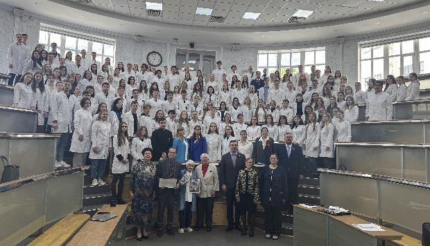 Правнук воина, поднявшего Знамя Победы над Рейхстагом, Георгий Кантария поздравил студентов и преподавателей ВГМУ им. Н.Н. Бурденко с Великим праздником Победы Правнук воина, поднявшего Знамя Победы над Рейхстагом, Георгий Кантария поздравил студентов и преподавателей ВГМУ им. Н.Н. Бурденко с Великим праздником Победы