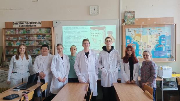 Очередное образовательно-профориентационное мероприятие с учениками МБОУ СОШ №68 на кафедре организации фармацевтического дела, клинической фармации и фармакогнозии