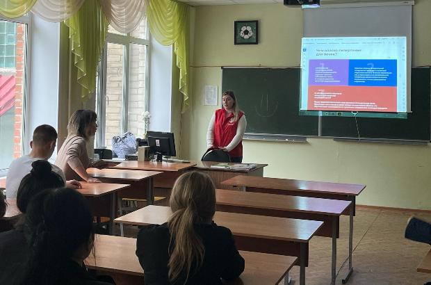 Волонтёры-медики провели урок здоровья в воронежской школе