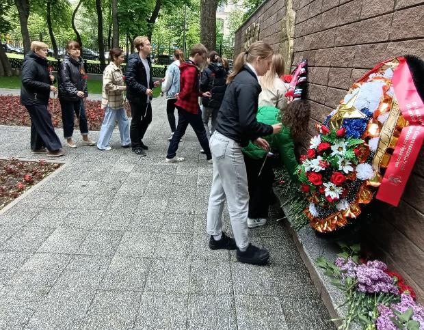 Торжественная церемония возложения цветов в честь 80-й годовщины Победы в Великой Отечественной войне Торжественная церемония возложения цветов в честь 80-й годовщины Победы в Великой Отечественной войне