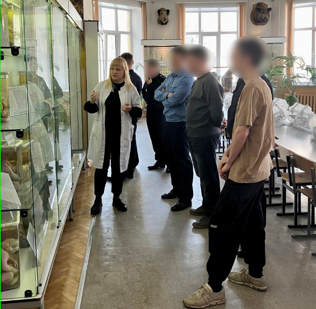 Офицеры Федеральной Службы Охраны города Воронежа посетили музеи кафедры биологии ВГМУ им. Н.Н. Бурденко Офицеры Федеральной Службы Охраны города Воронежа посетили музеи кафедры биологии ВГМУ им. Н.Н. Бурденко