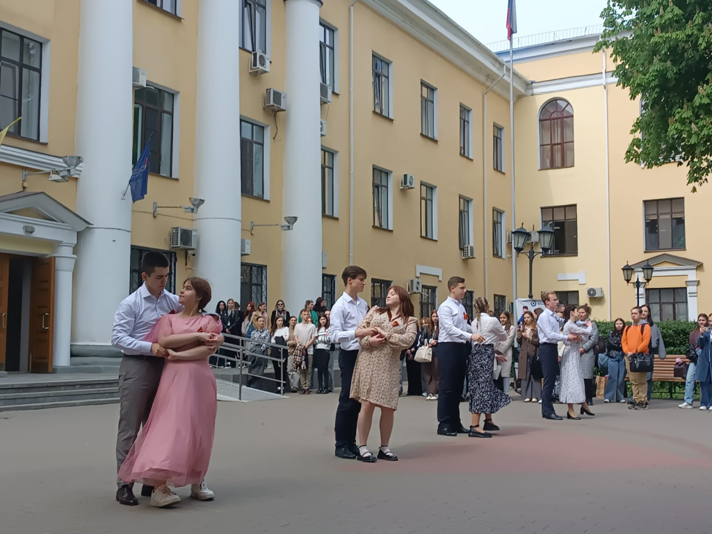 3 КОМПОЗИЦИЯ МАЙСКИЙ ВАЛЬС.jpg