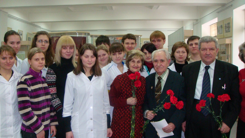 Г.Л.Коротких, И.П. Шлыков, Ю.Н.Чернов и студенты